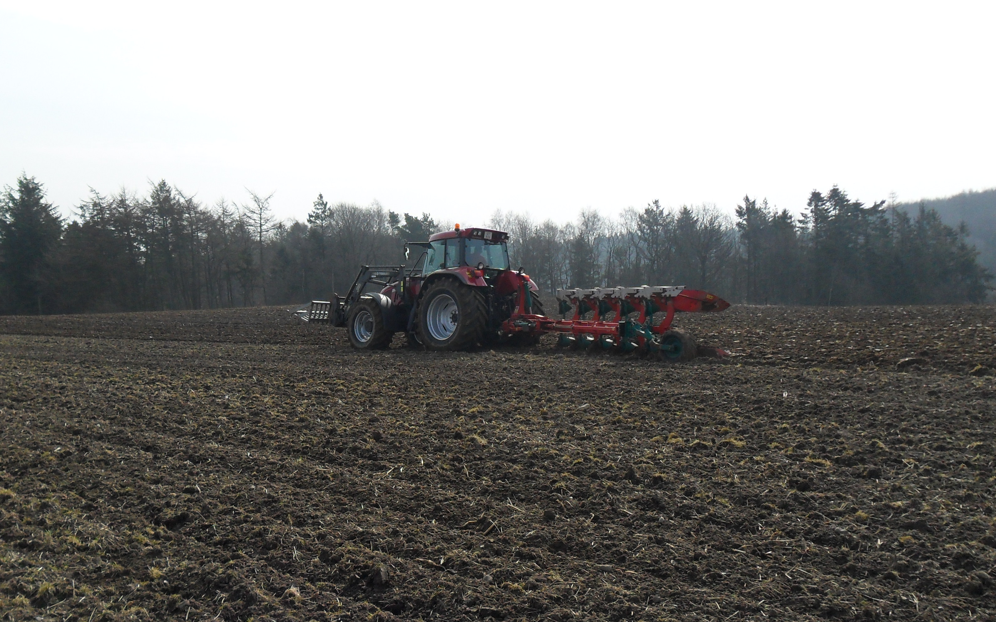 Vinkel landbrugs- og entreprenørforretning med Plov ved Viborg