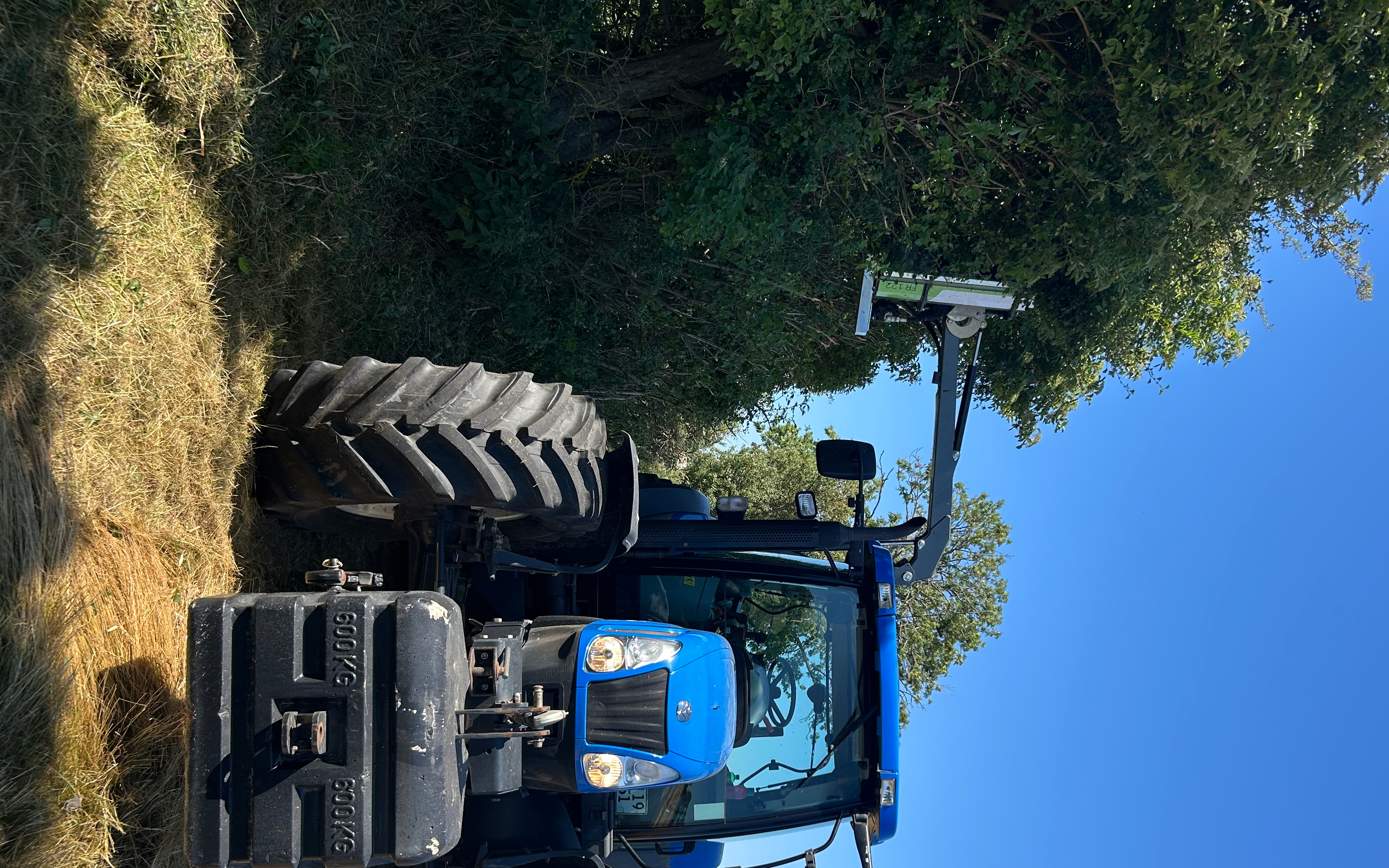 Raahauge agro med Hegnsklipper ved Renge