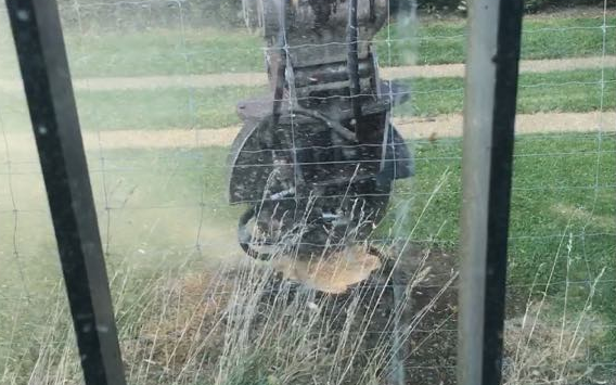 C j phillips contracting with Grinder at Thornbury