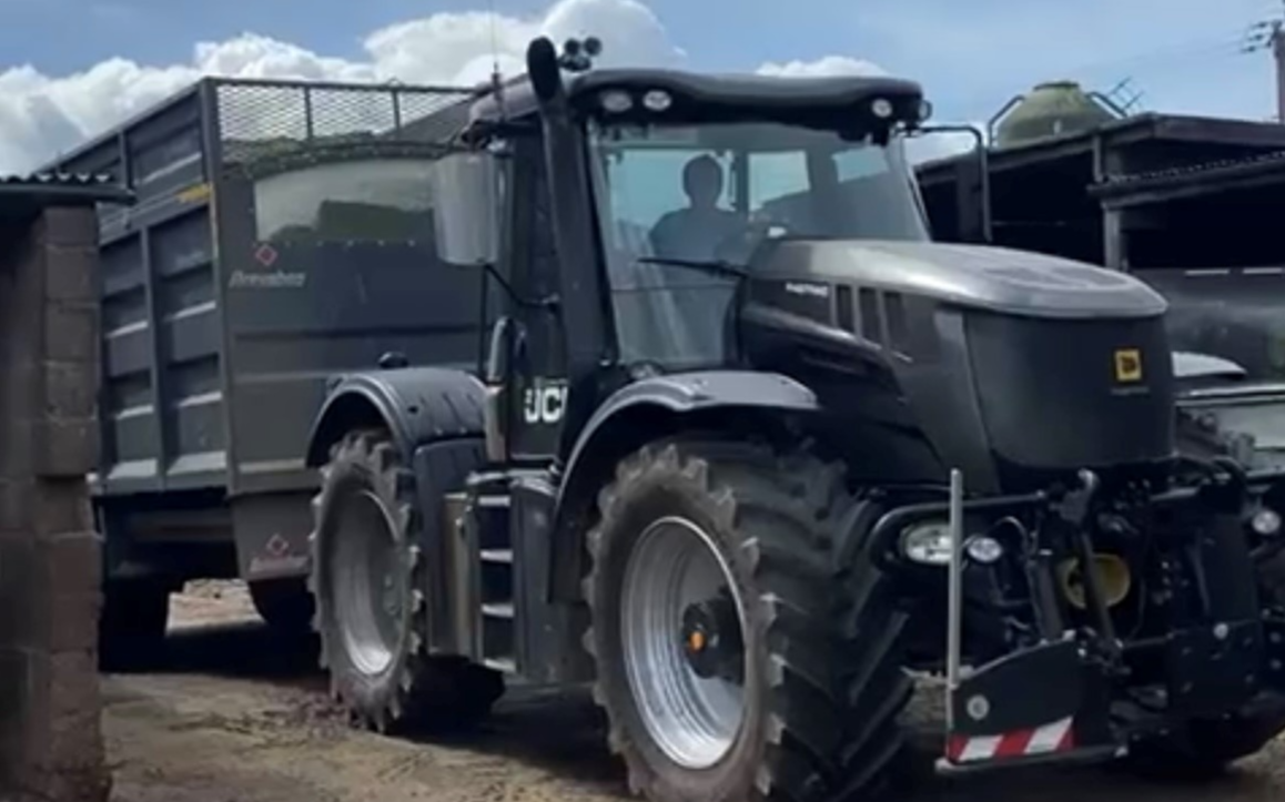 Sdg agri ltd with Silage/grain trailer at Newnham