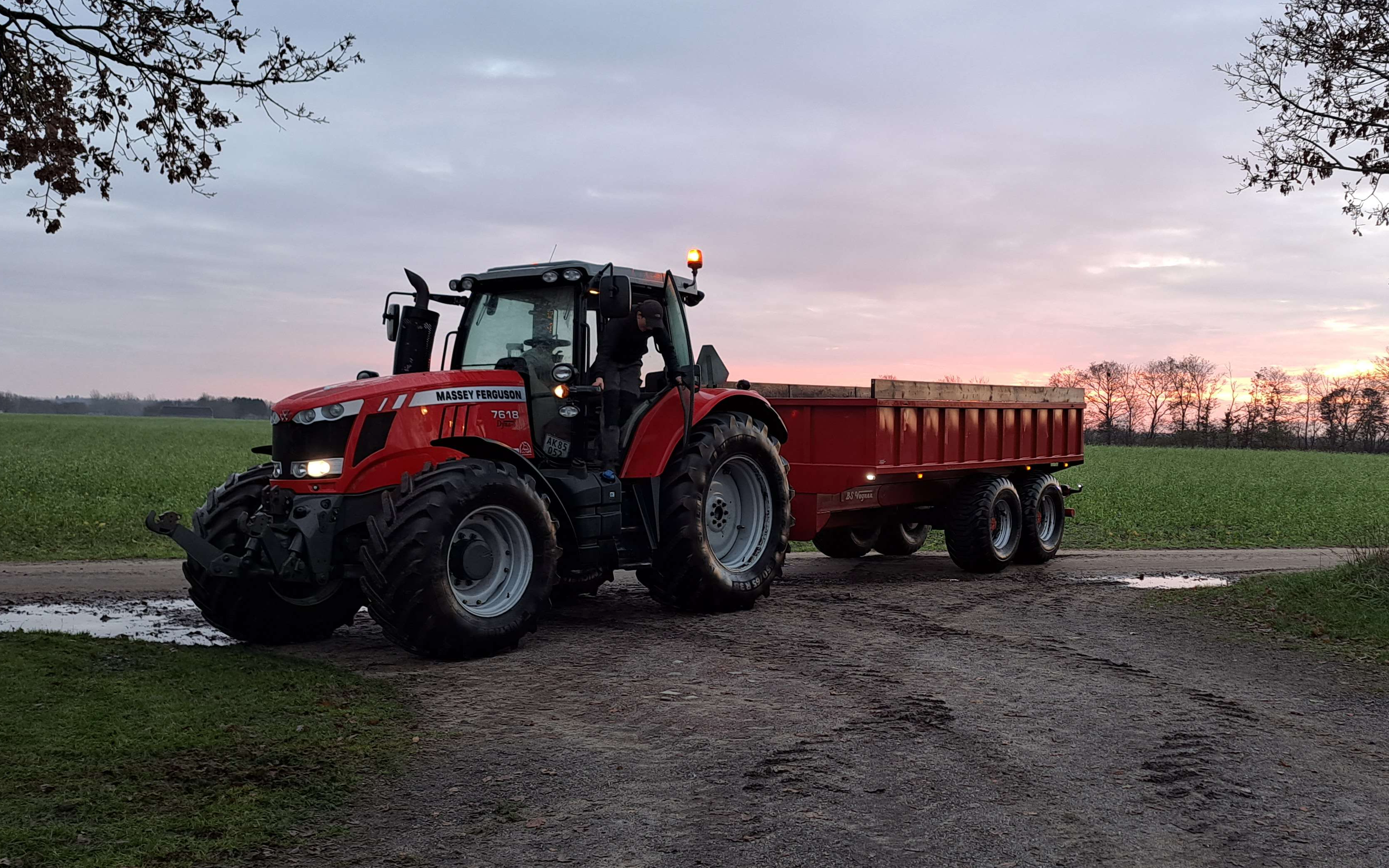 Henrik larsen med Dumpervogn ved Ikast