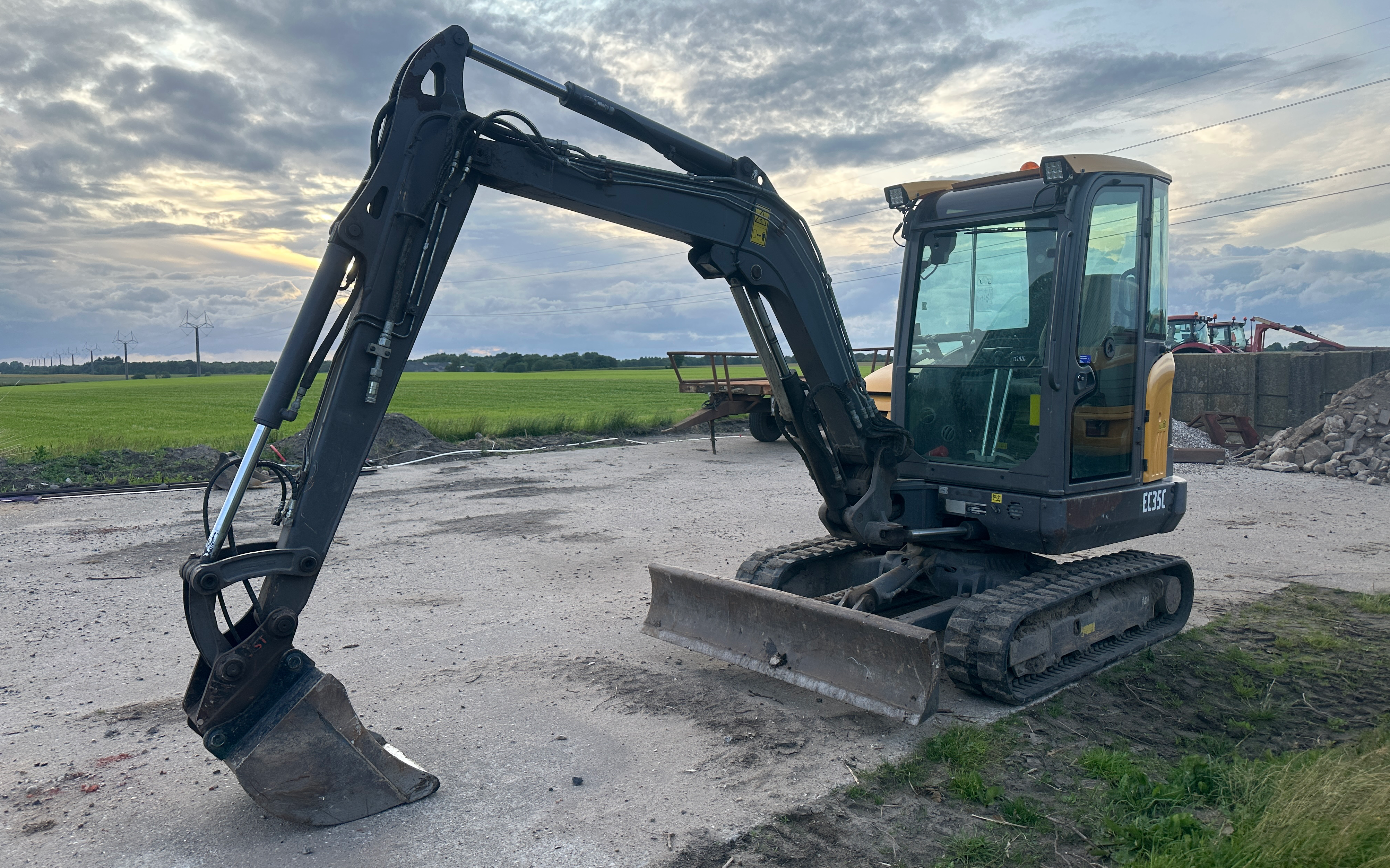 Bradstrupgaard med Minigraver ved Hobro