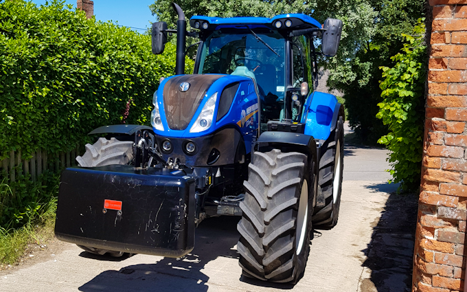 Charlbury farms ltd with Tractor 201-300 hp at Swindon