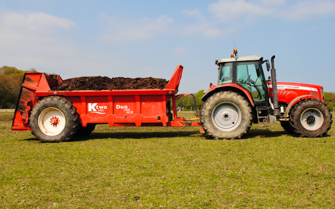 George bugden agricultural contracting with Manure/waste spreader at Woodchurch
