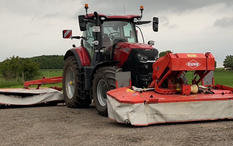 Schønberg agro  med Slåmaskine ved Slagelse