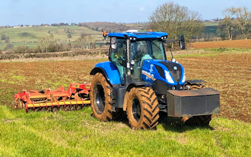 Kaleb cooper contracting ltd with Tractor 100-200 hp at Heythrop