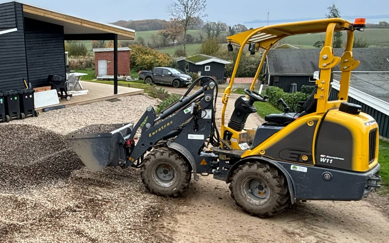 Rørdam entreprenør & have med Minigraver ved Aabenraa