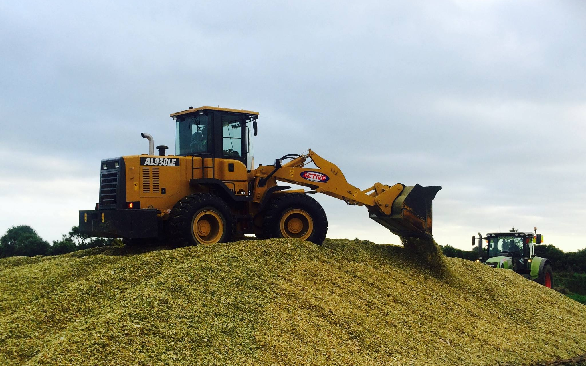 Kalin contracting ltd with Wheel loader at Manaia