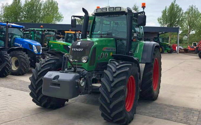 Dan ablewhite  with Tractor 201-300 hp at Stragglethorpe Road