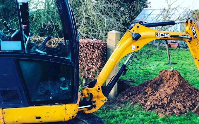Mh services & hire  with Mini digger at Lyng