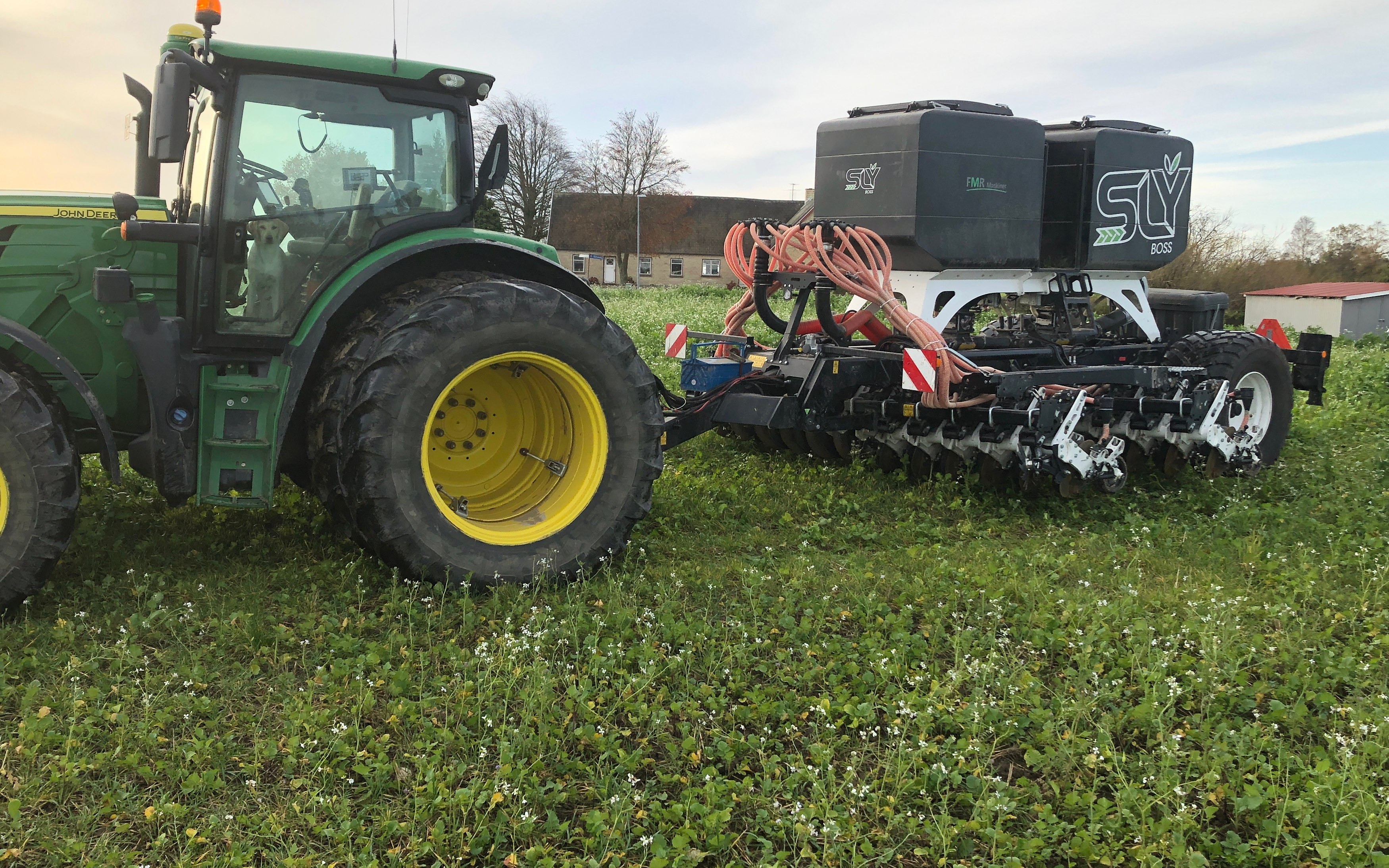 Nøbbøllegaard gods.  med Såmaskine ved Holeby
