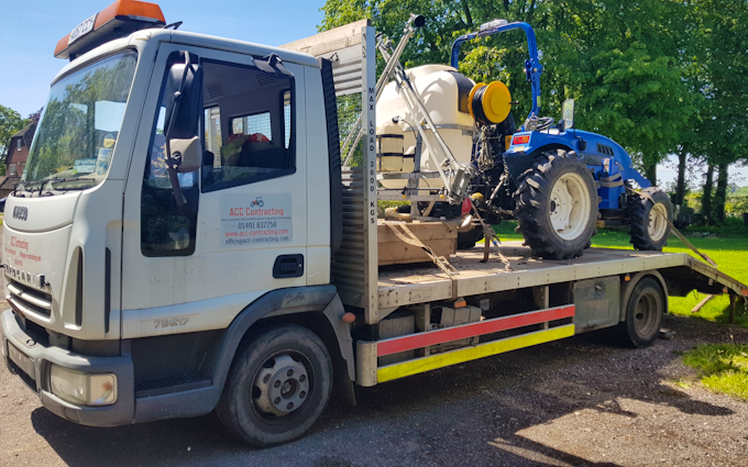 Acc contracting with Tractor-mounted sprayer at Bramley