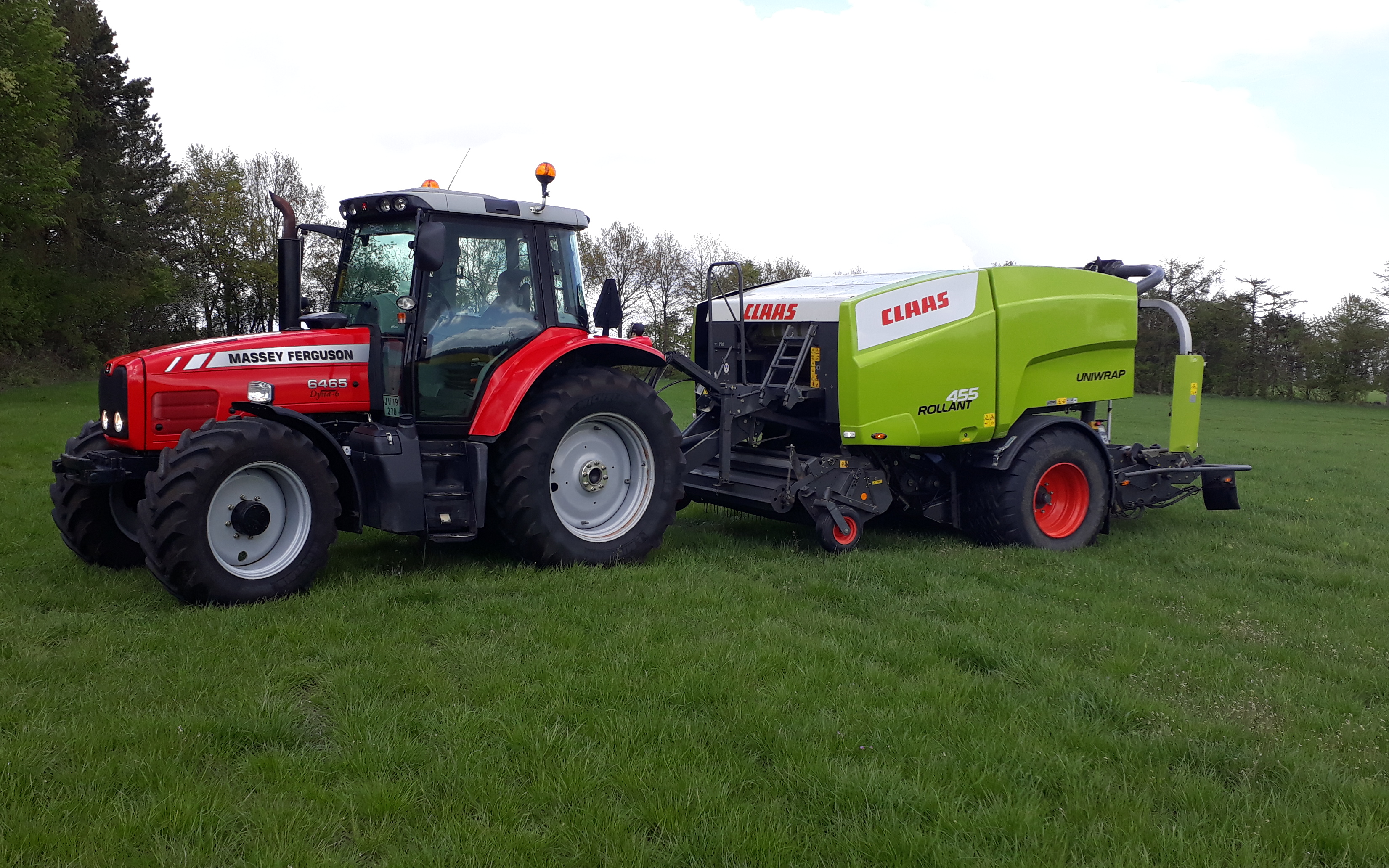 Ørnsbjerggaard med Wrapballepresser ved Hejnsvig