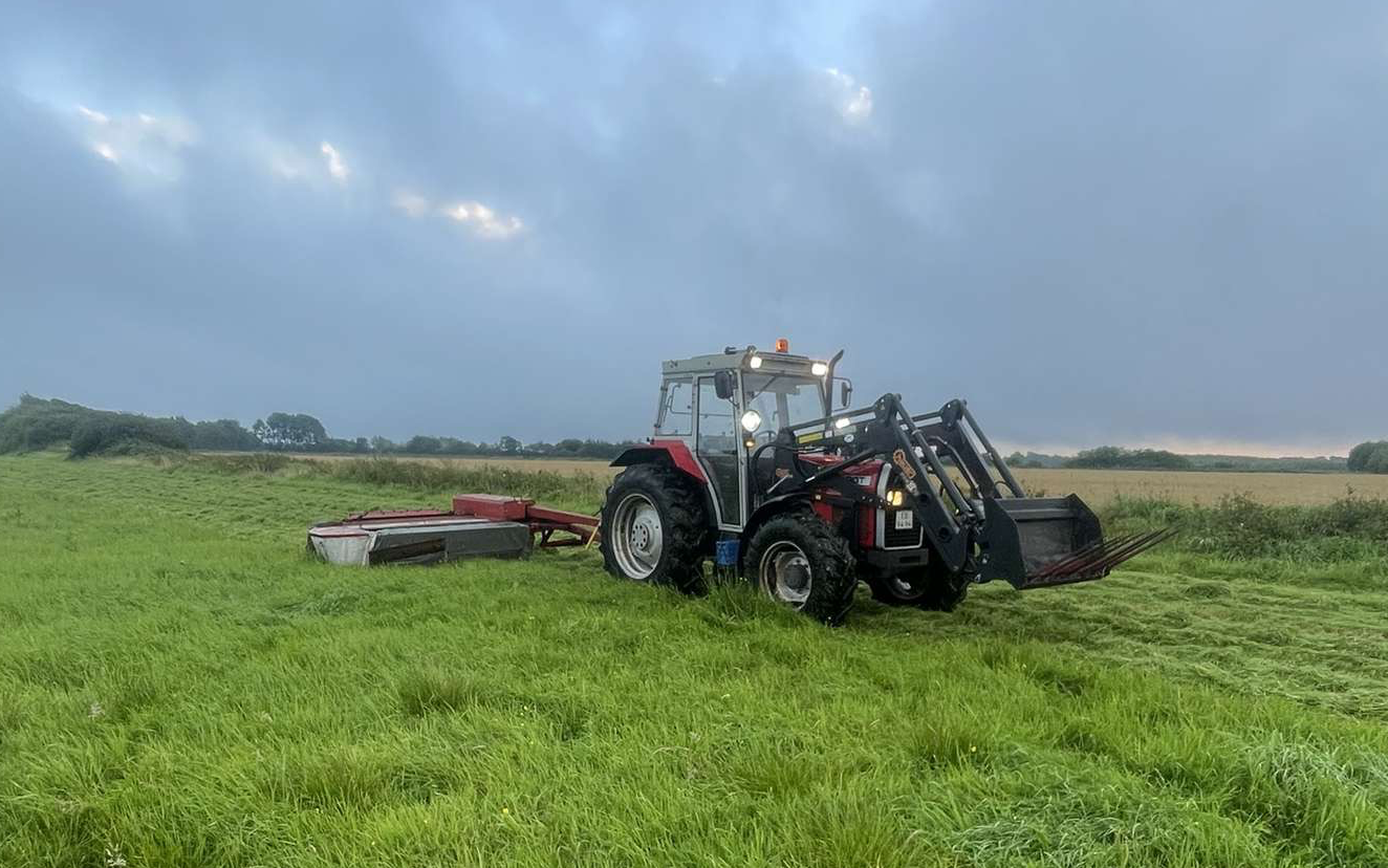 Mr maskiner  med Skårlægger ved Holsted