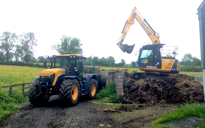 J. steel contracting  with Manure/waste spreader at Cauldhame Farm Road