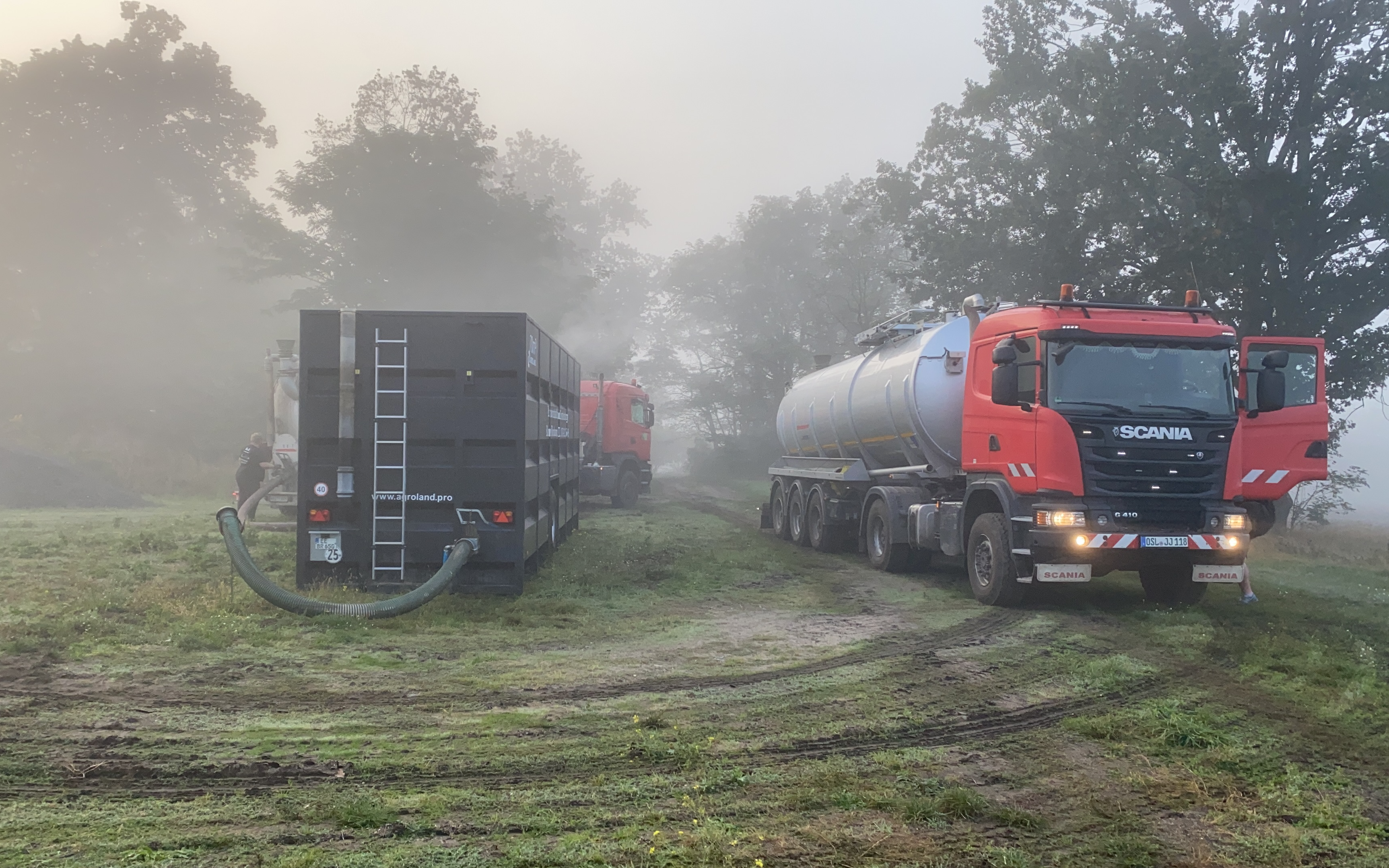 Lohnunternehmen ronny birnbaum mit Güllecontainer bei Herzberg (Elster)