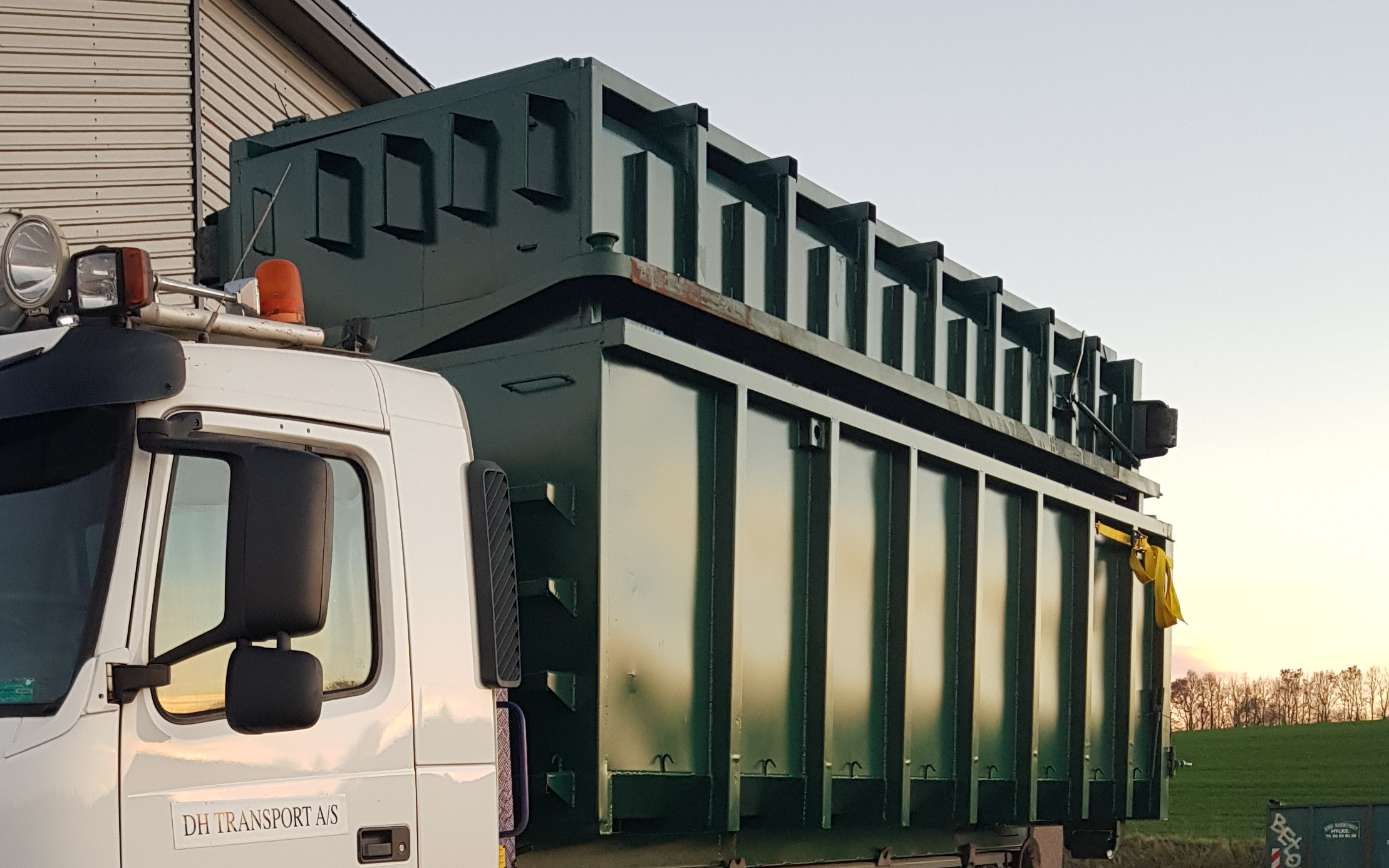 Dh transport  med Container ved Hovedgård