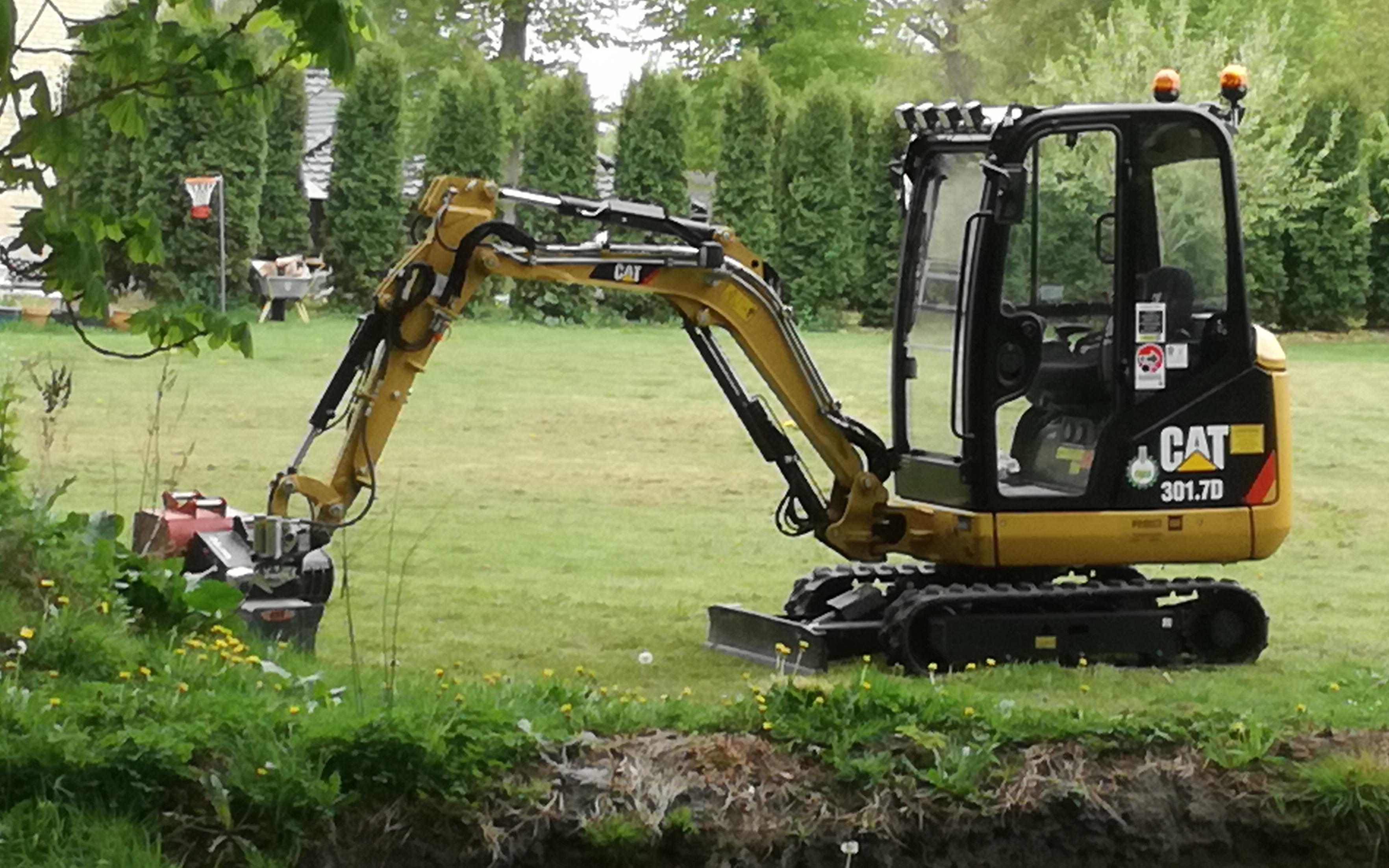 Østervang maskinstation aps med Minigraver ved Kirke Hyllinge