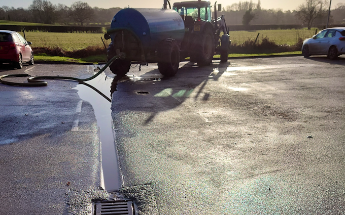 K.smith field services  with Vaccum tank at Finchampstead