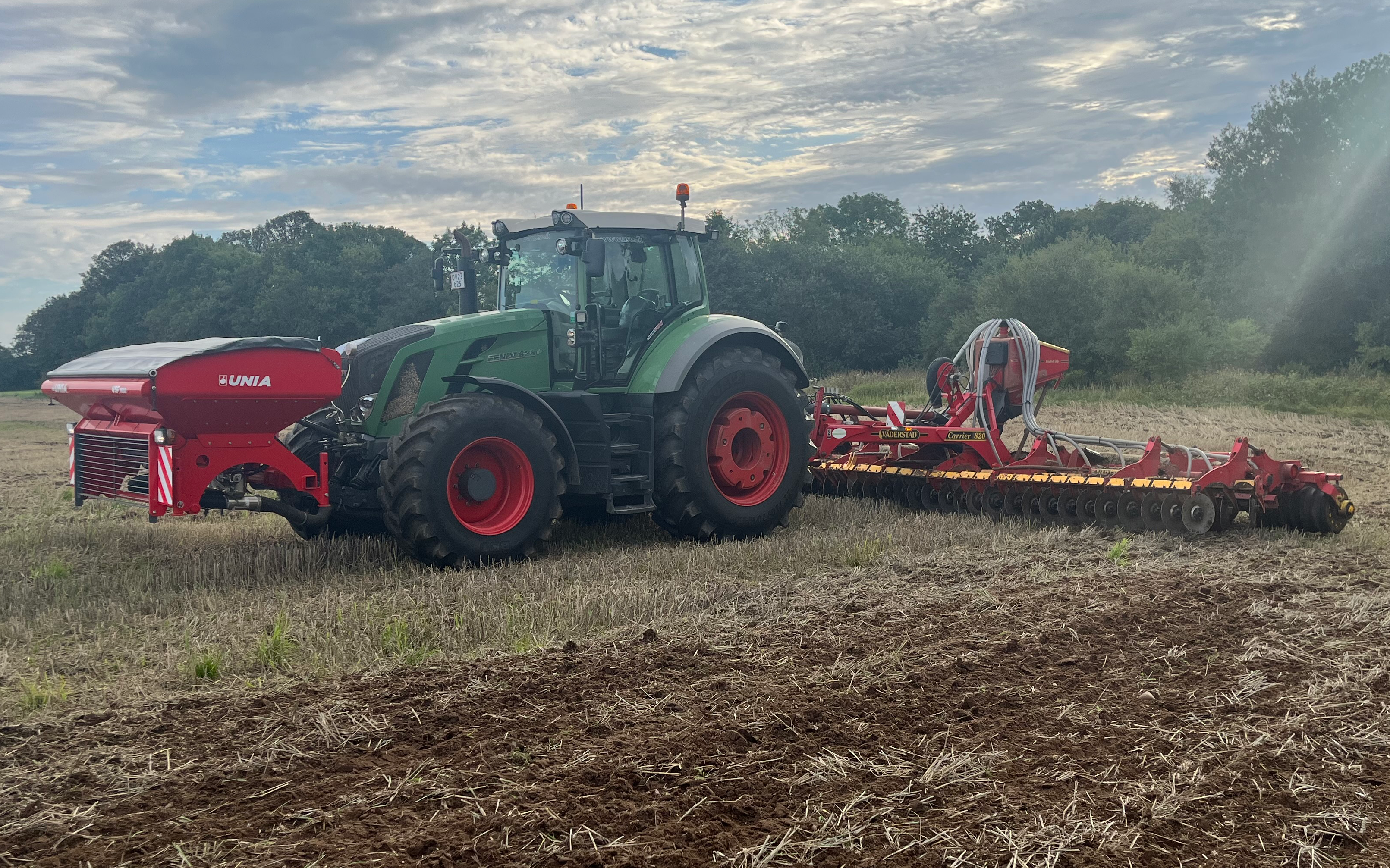 Esben kristiansen med Tallerkenharve ved Ulstrup