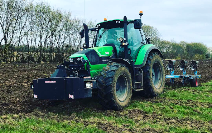 Sizeland pigs ltd with Tractor 201-300 hp at Lakenheath