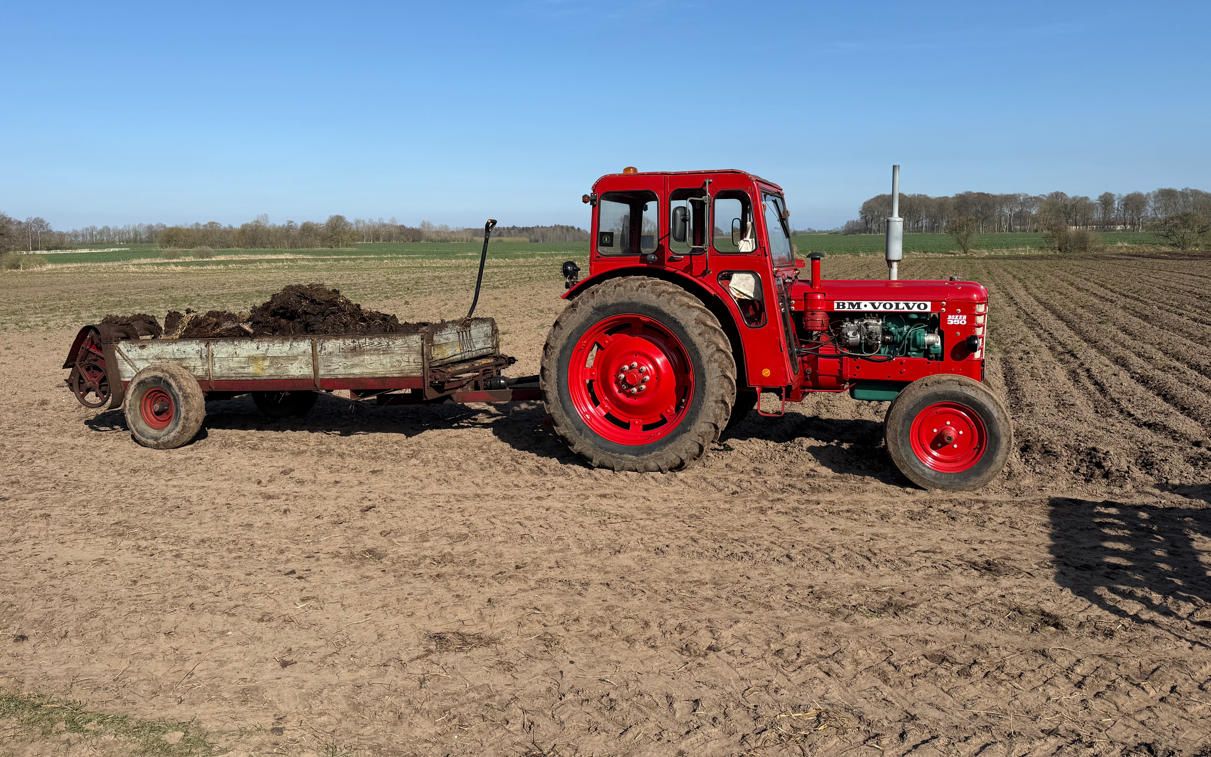 Agro service nord  med Møgspreder ved Dronninglund