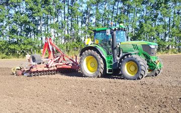 Duckmanton ag limited  with Stubble cultivator at Doyleston
