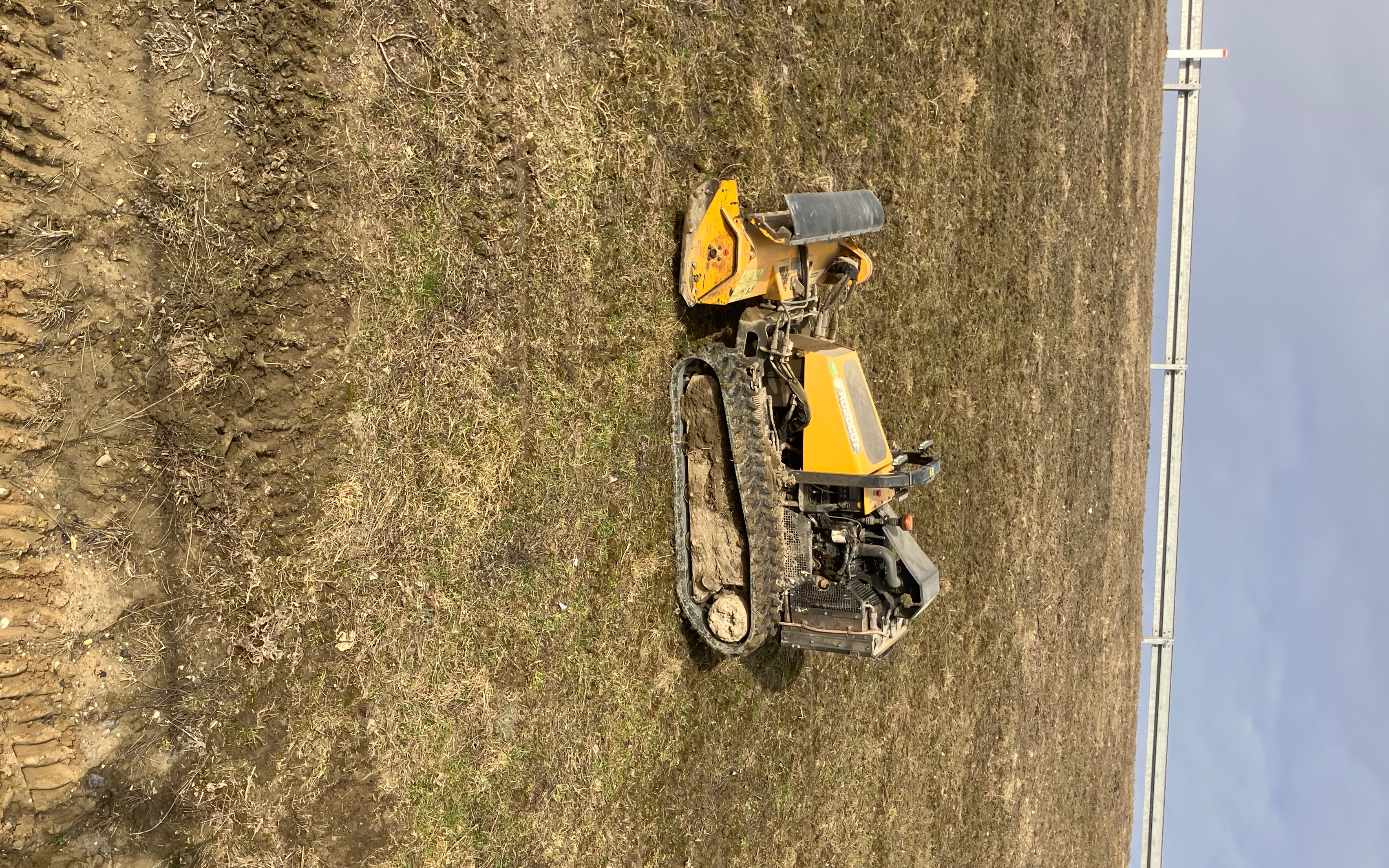 Entreprenør/jan rasmussen med Hegnsklipper ved Stokkemarke