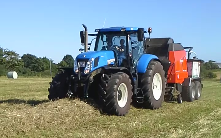 Vesterled - kurt og john johansen med Rundballepresser ved Bramming