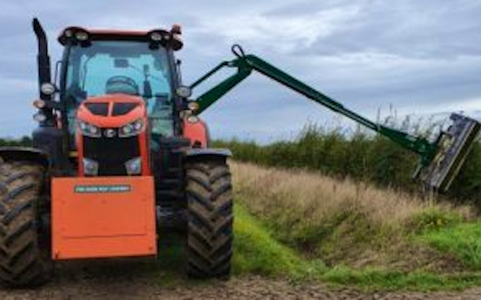 Fenfarm partnership with Hedge cutter at Dorrington