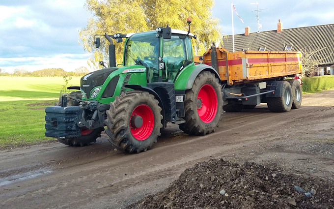 Skebjerg anlæg aps  med Traktor 201-300 hk ved Rudkøbing