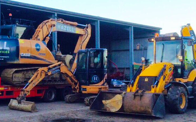 Hazell agricultural services with Excavator at Souldern