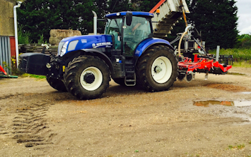 Harp contracting  with Tractor 201-300 hp at Mavis Enderby