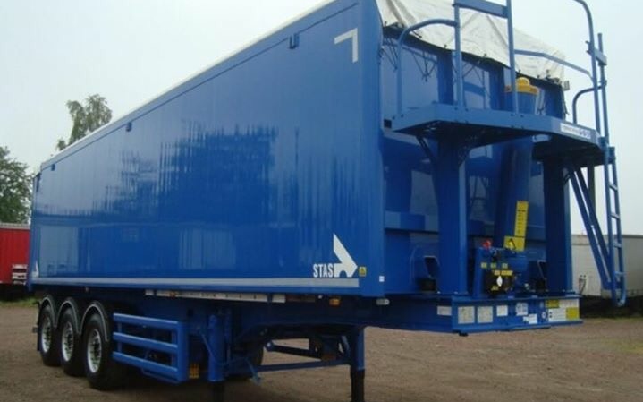 Peter rushton plant services ltd with Silage/grain trailer at North End