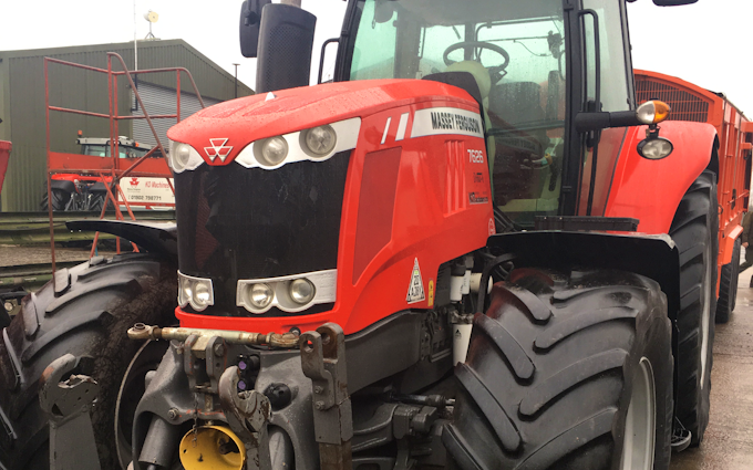 Hrh agricontracts with Tractor 201-300 hp at Enstone