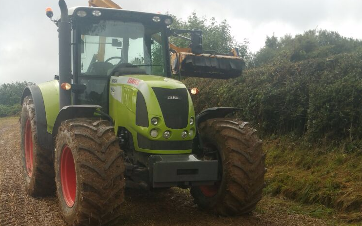 R w clay with Hedge cutter at Illey Lane