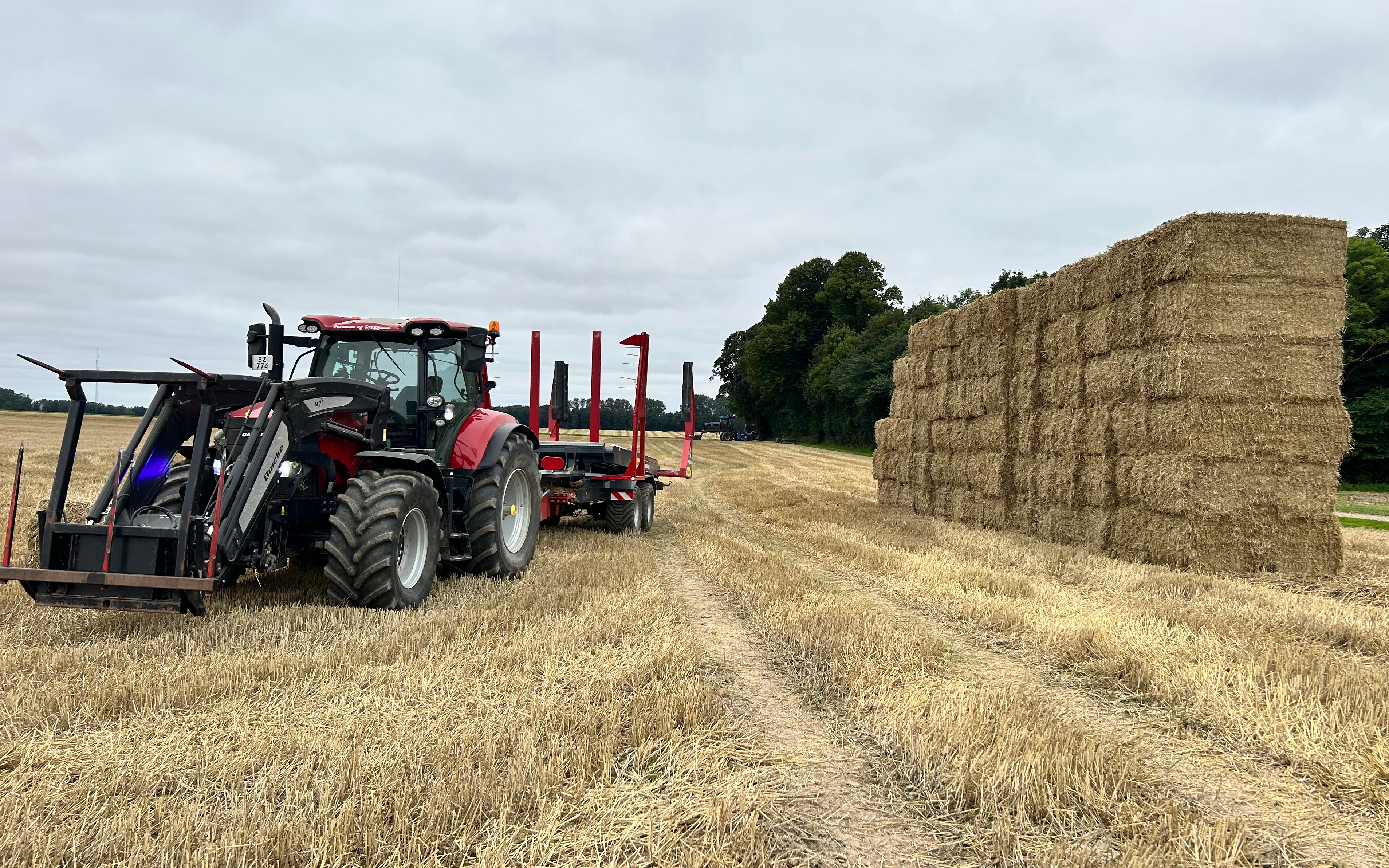Hedeager entreprise  med Bigballepresser ved Auning