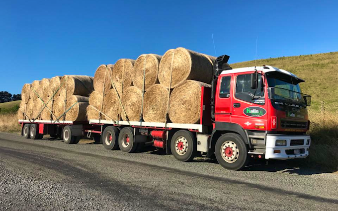 Kalin contracting ltd with Flat trailer at Manaia