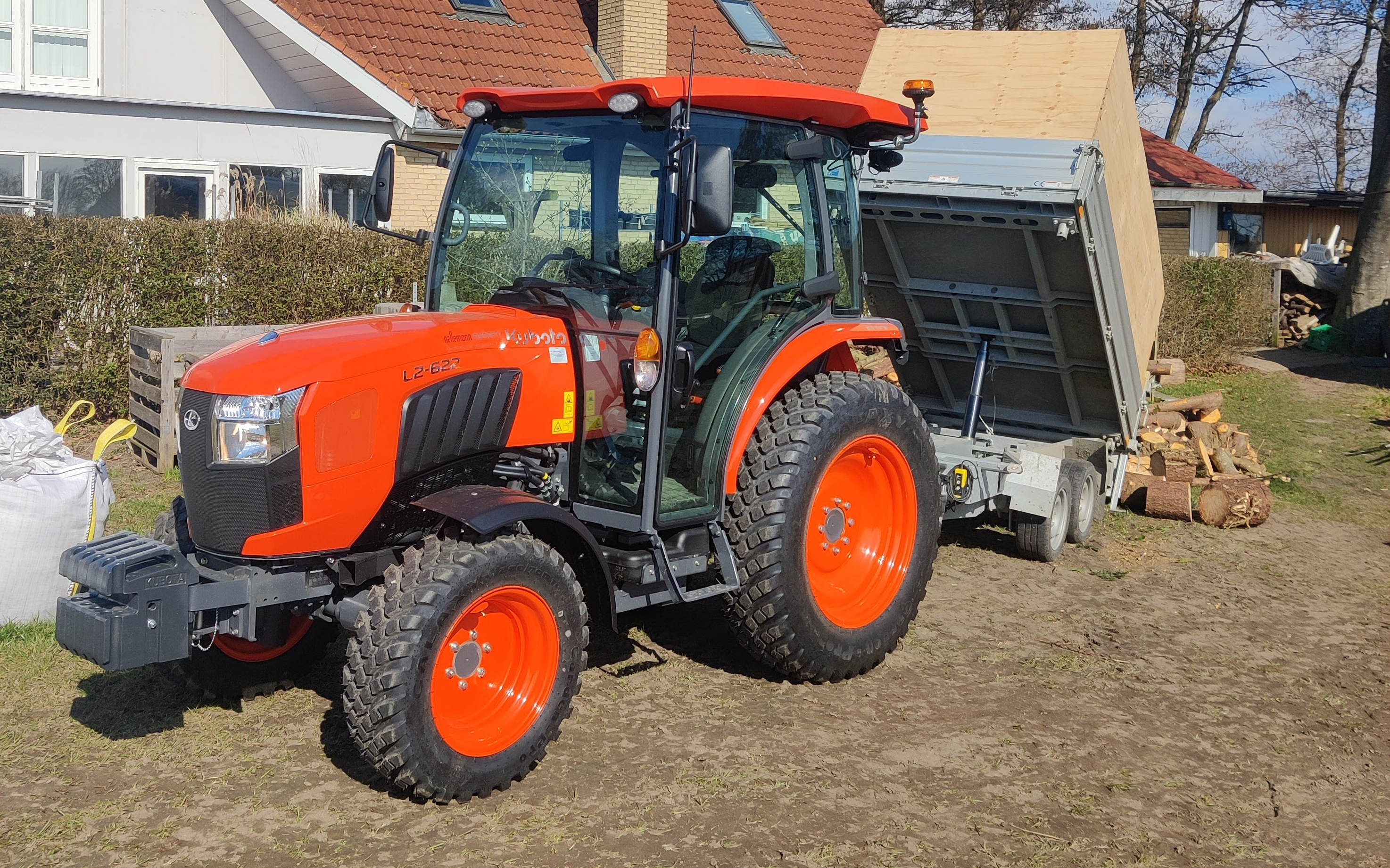 Ude & inde med Traktor under 100 hk ved Kettinge