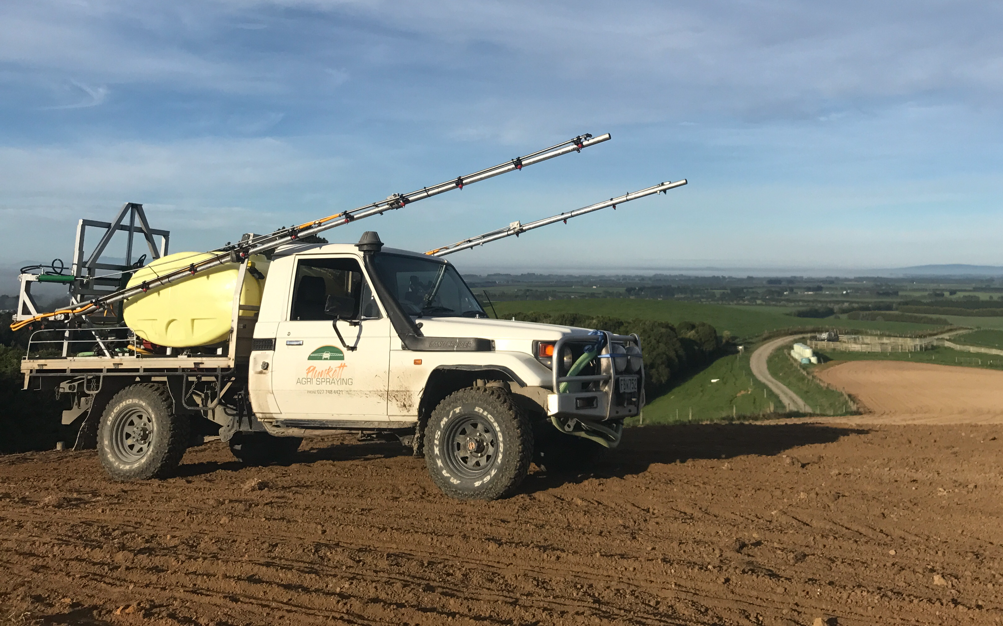 Plunkett agri spraying with Self-propelled sprayer at Taringatura