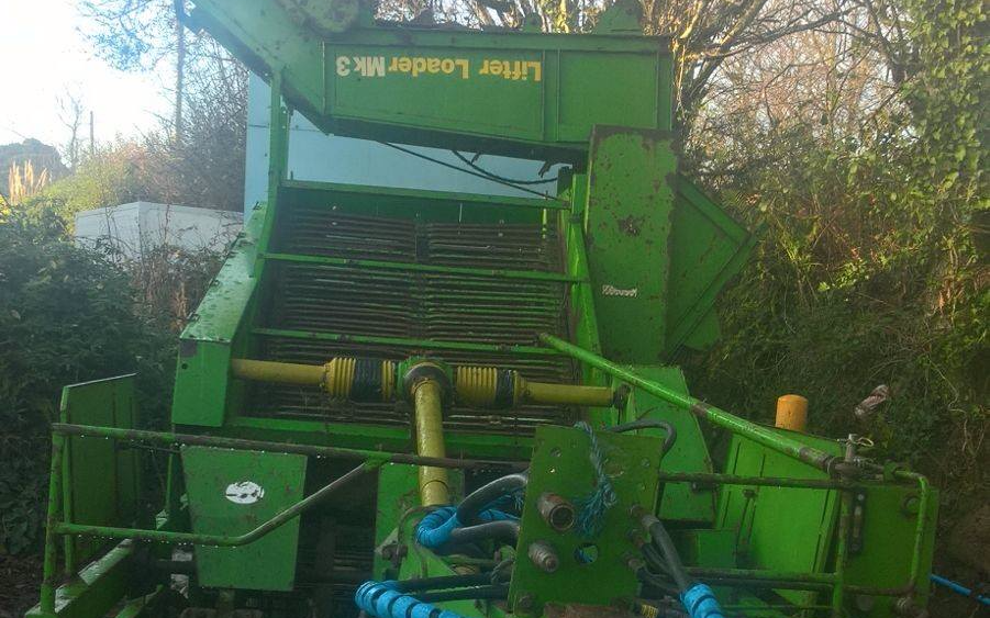 Trever verran agriculture contracting with Beet harvester at Duloe