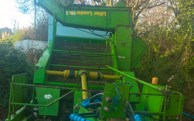 Trever verran agriculture contracting with Beet harvester at Duloe
