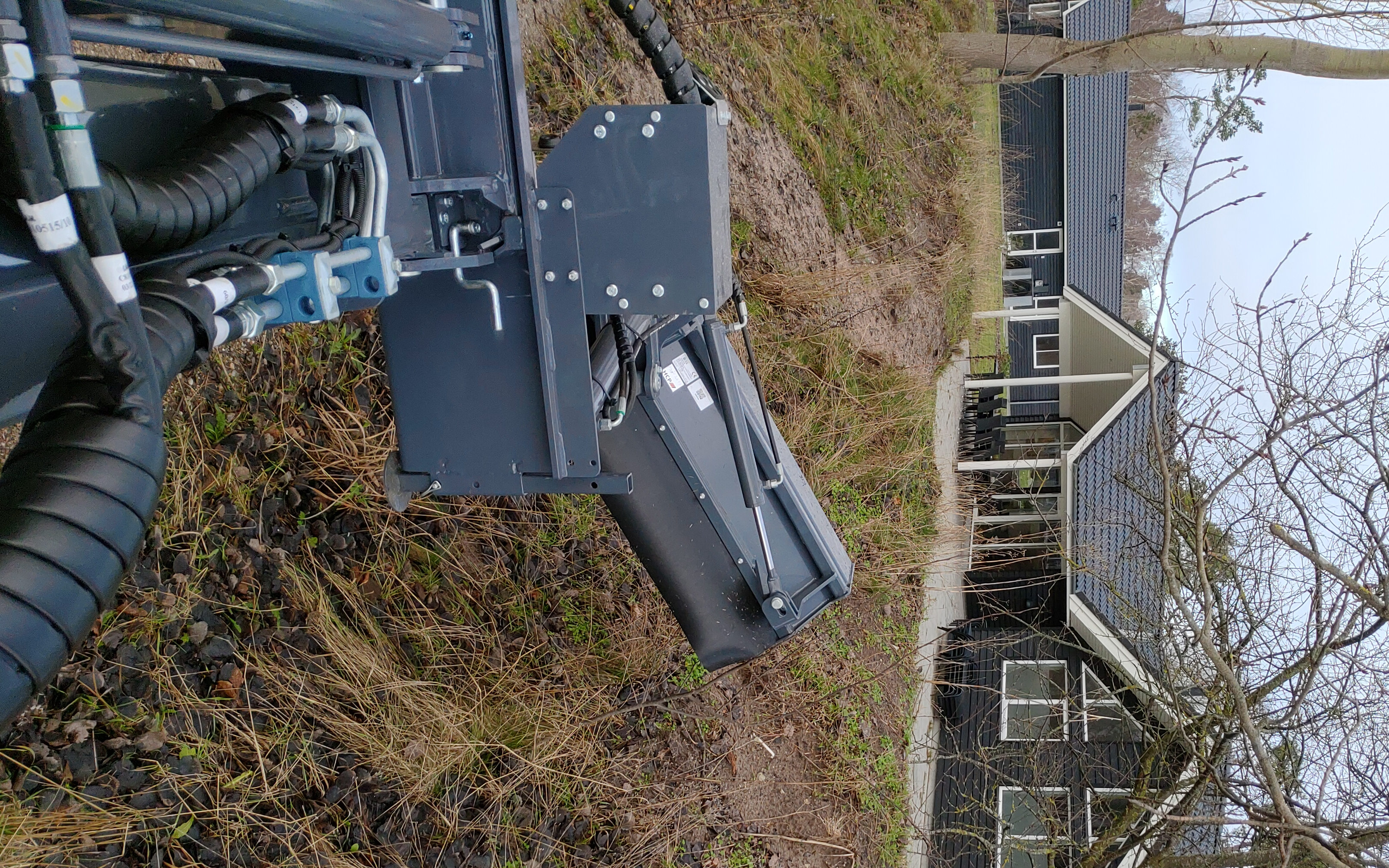 Ude & inde med Græsslåmaskine ved Kettinge