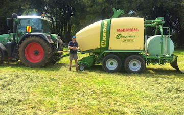 S marshall contracting limited  with Round baler at Ratapiko