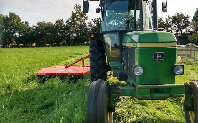Bækgaard - planteavl & maskinstation  med Skårlægger ved Gørding