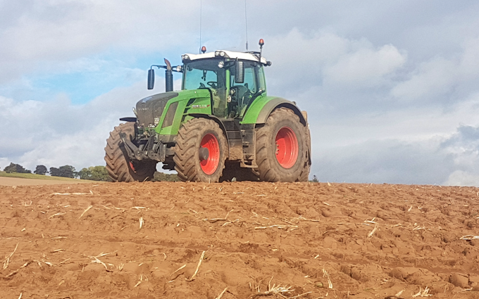 Henderson agri services  with Tractor 201-300 hp at Craigrothie