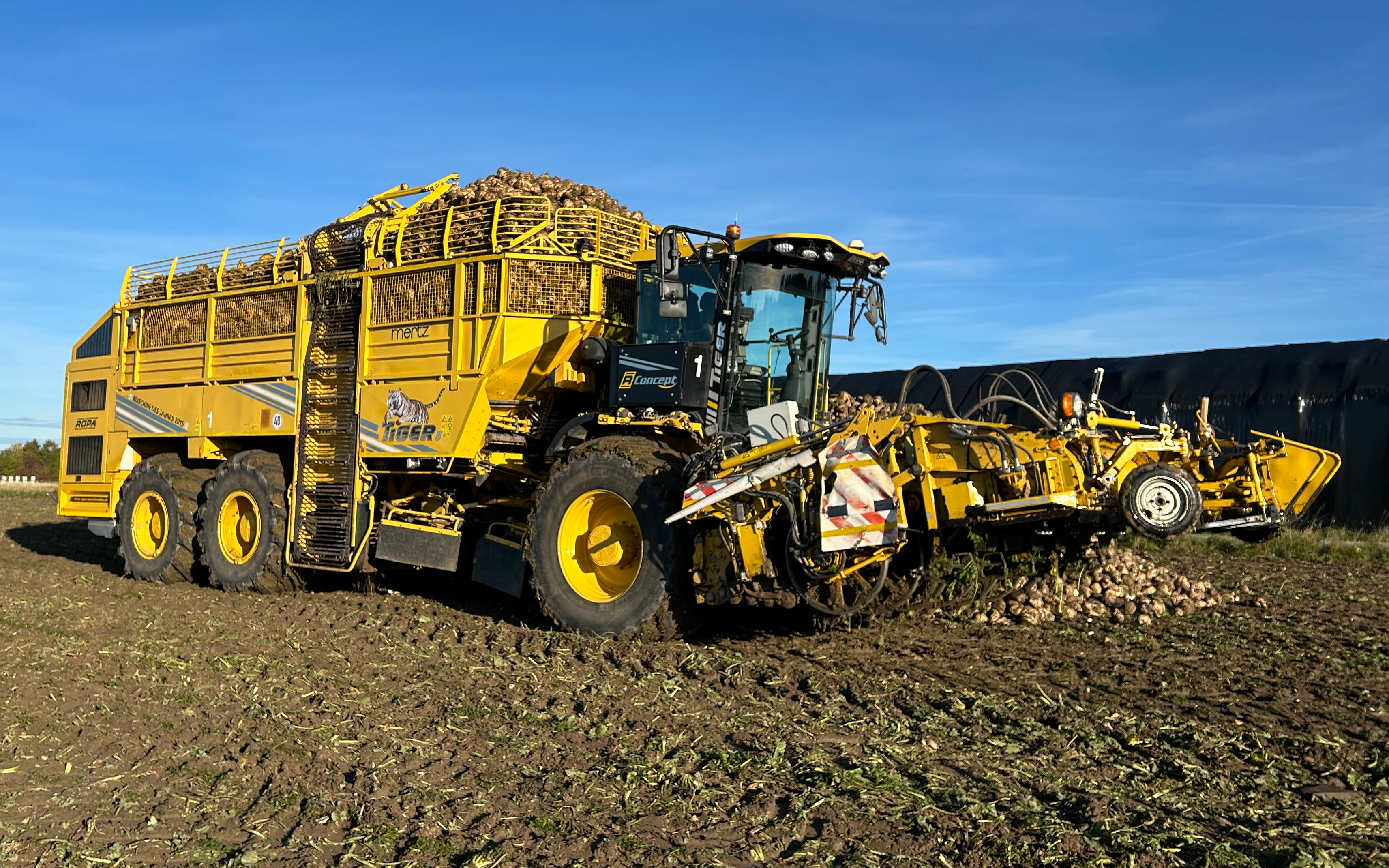 Raahauge agro med Roeoptager ved Renge