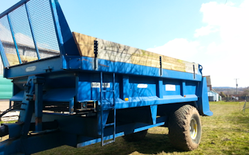 Mill farm ashorne, agricultural contractors with Manure/waste spreader at Ashorne