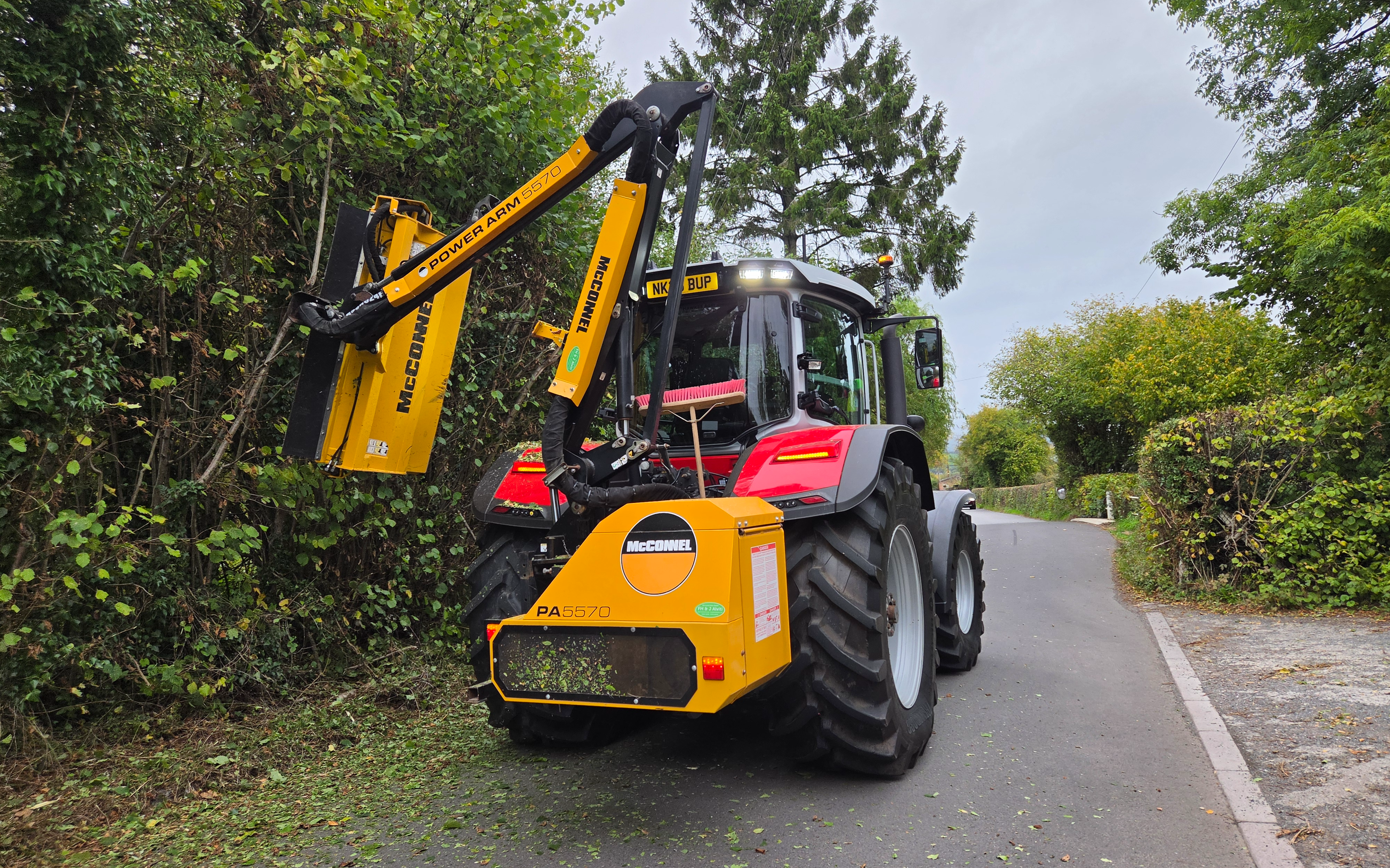 D t edwards contracting  with Hedge cutter at Kinlet