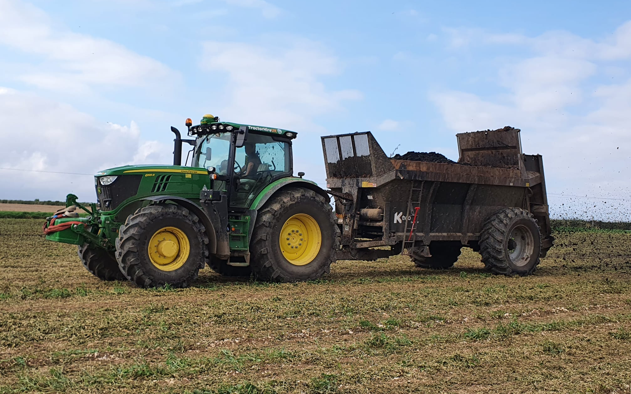 Green agricultural services ltd with Manure/waste spreader at Skidby